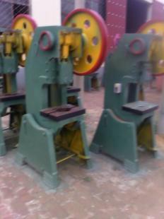 解析河北東光15噸沖床 機(jī)械及行業(yè)設(shè)備中的高效選擇